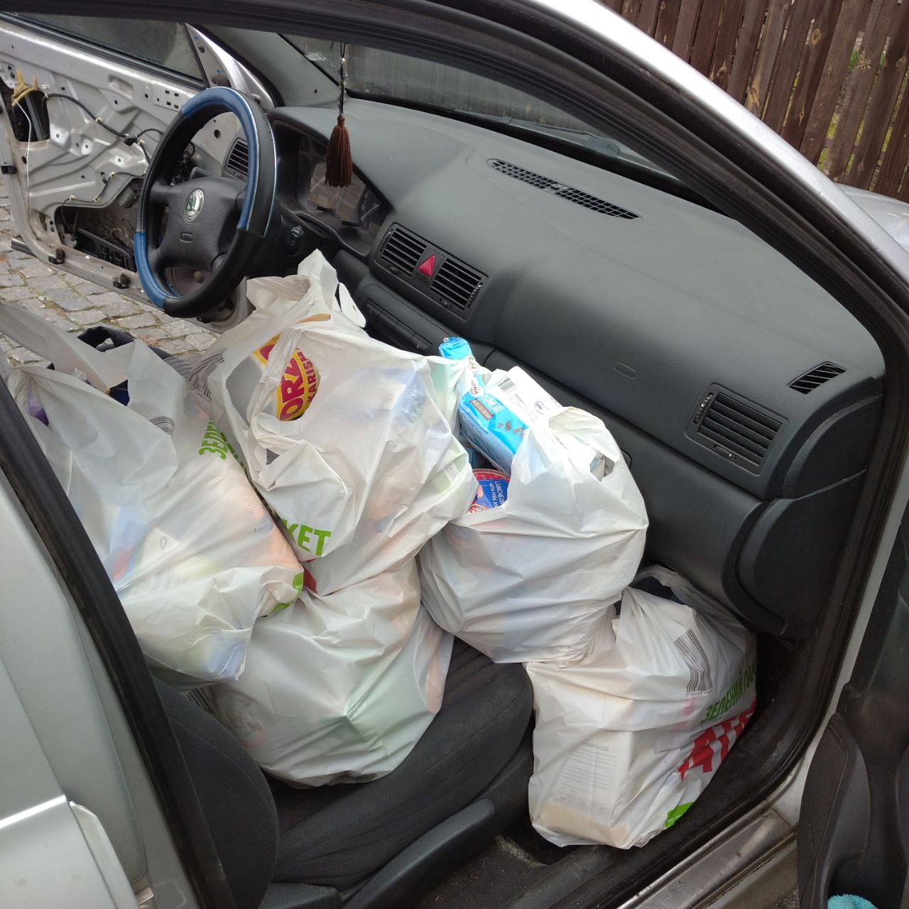 Humanitarian aid, photograph 9